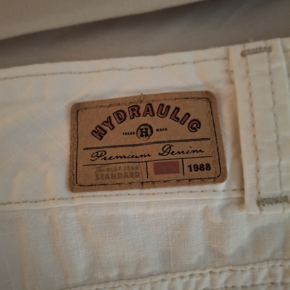 Hydraulic Women's Cream Capris Pants - Picture 8 of 10